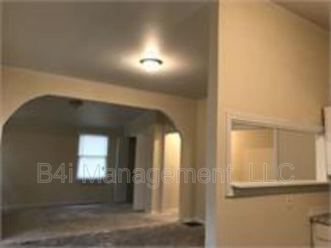 Building Photo - 3160 McKenzie Rd