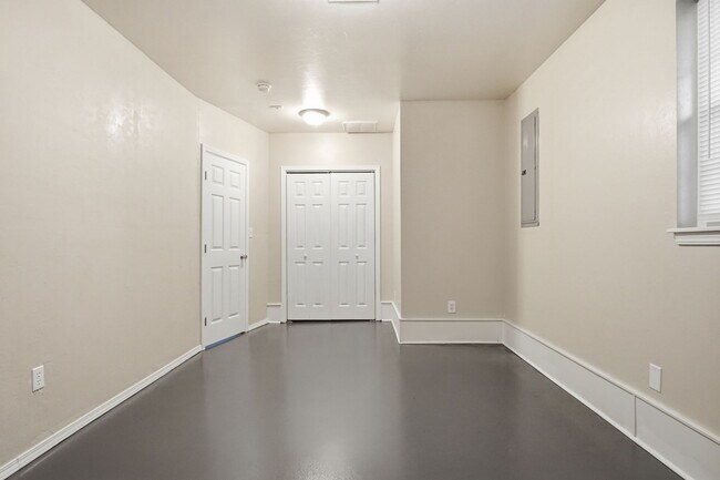 Building Photo - 3717 N Eagle Ln