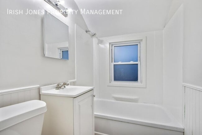 Building Photo - 15 Arbour Ln