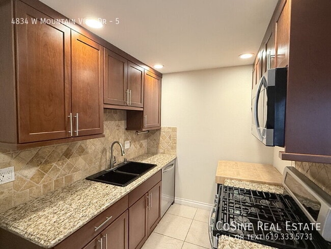 Building Photo - 4834 W Mountain View Dr