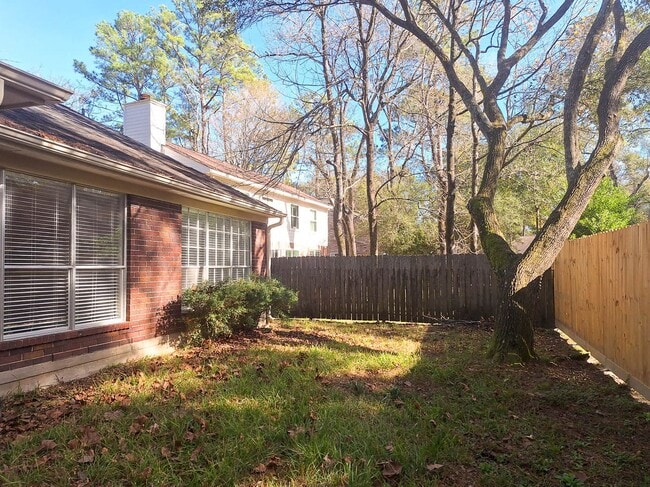 Building Photo - 175 Sylvan Forest Dr