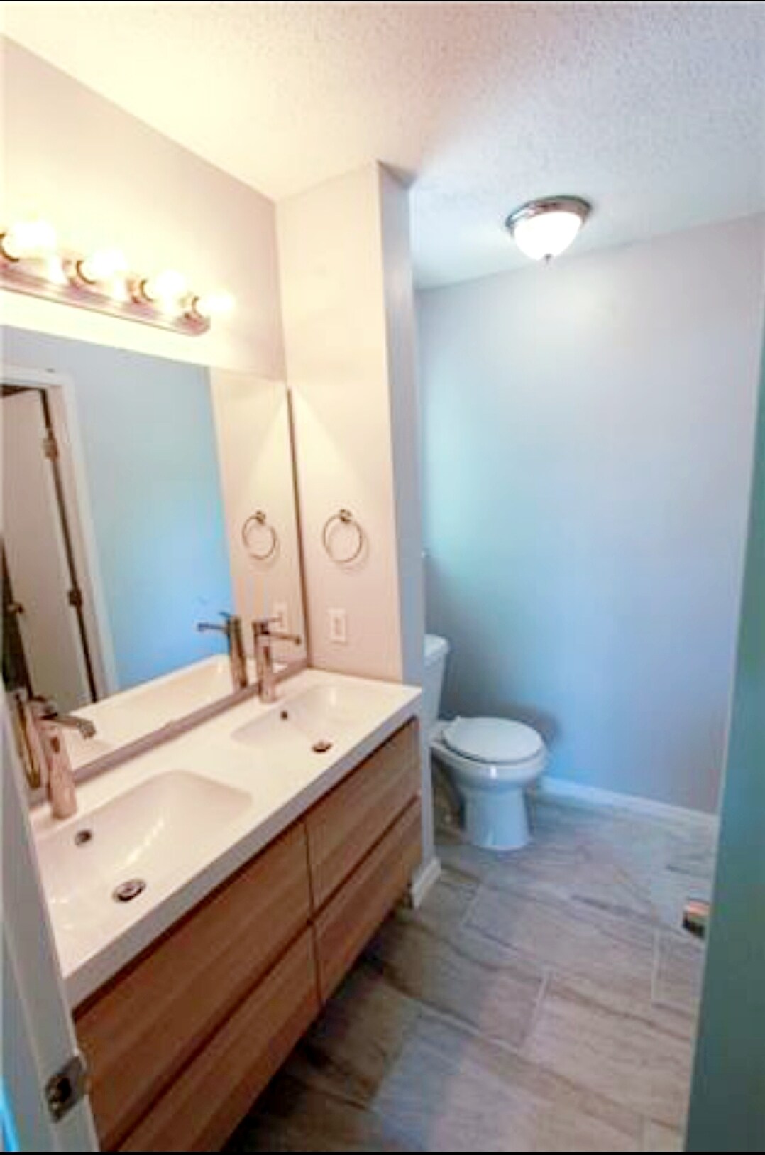 Building Photo - 9805 Dallum Dr