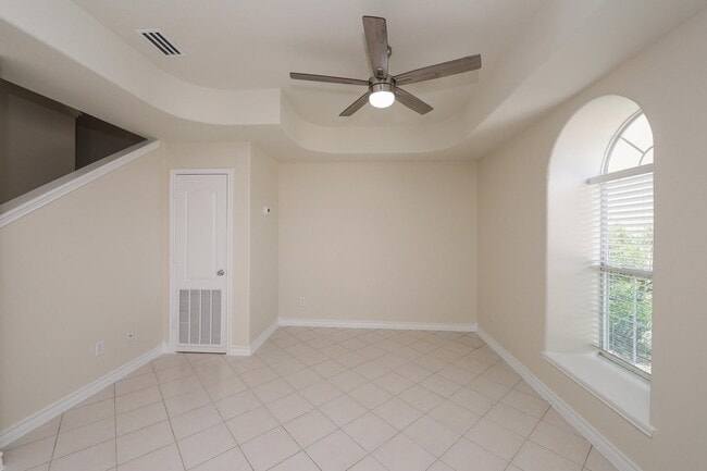 Building Photo - 1000 Ranchway Dr