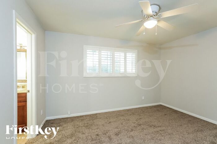 Building Photo - 5106 S Fairfield Dr
