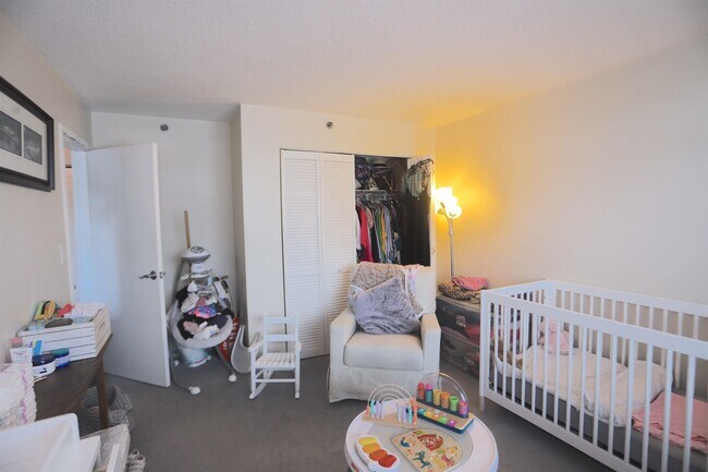 Building Photo - 700 1st St