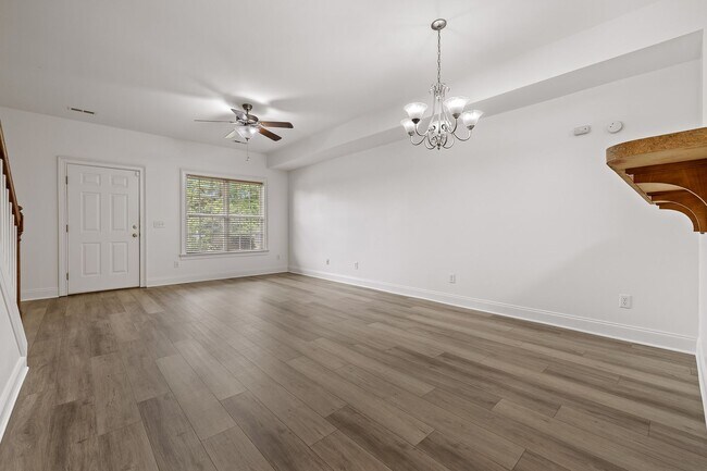 Building Photo - Newly renovated 3-bedroom, 2-bathroom town...