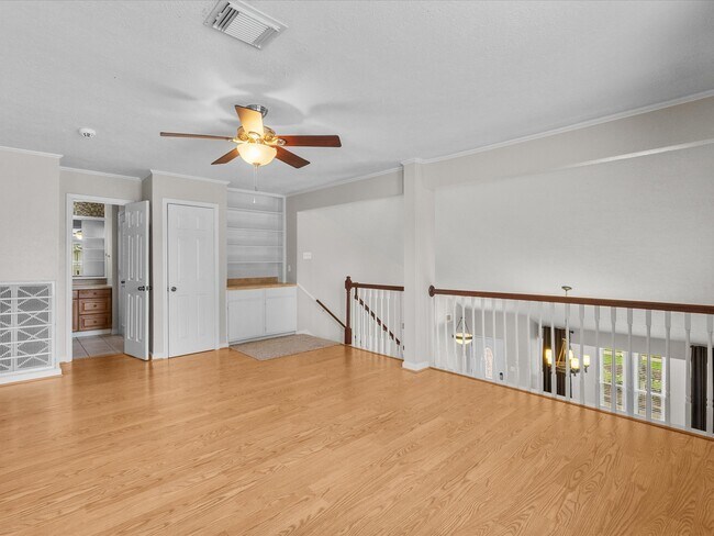 Building Photo - 4214 Fernside Dr