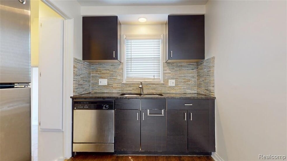 Building Photo - 3734 Buckingham Ave