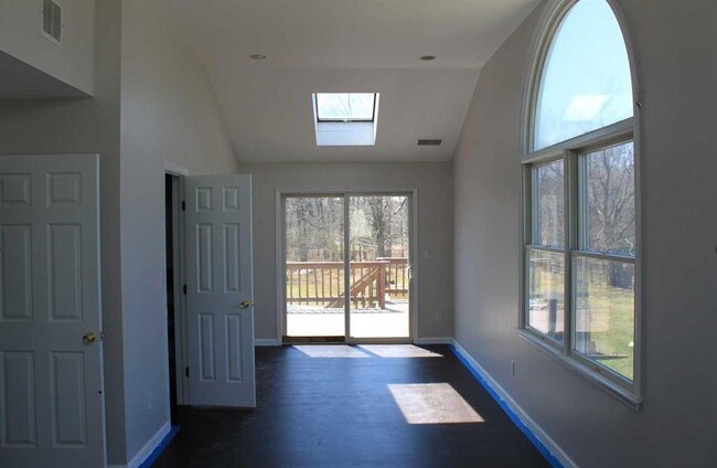 Building Photo - 3 Pinetree Ct