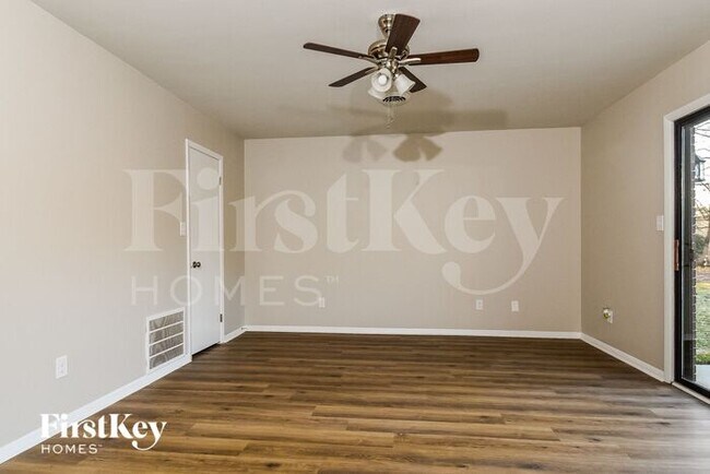 Building Photo - 4113 Oak Hollow Dr