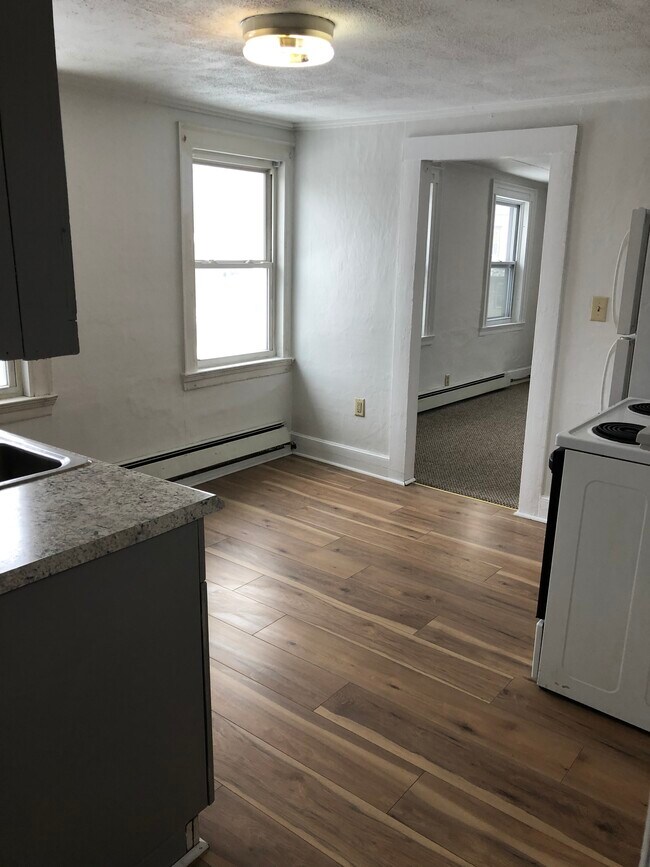 Building Photo - 40 Railroad St