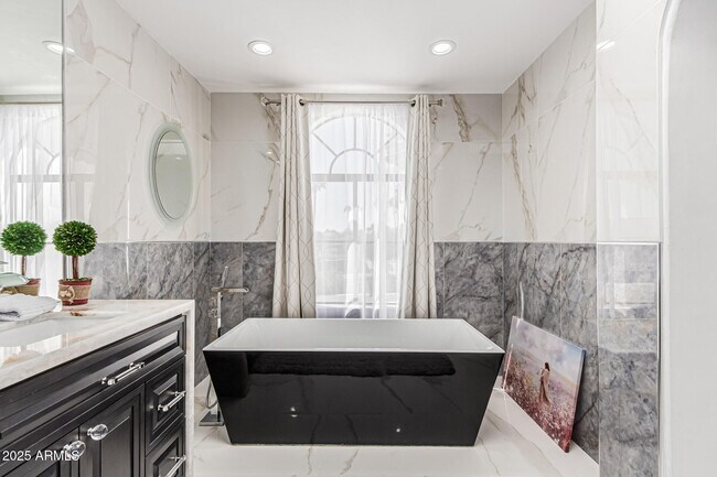 Building Photo - 10113 E Topaz Dr