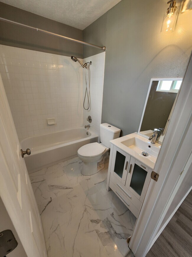 Building Photo - 1638 S 2960 E St