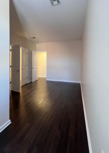 Building Photo - 1209 Summit Ave