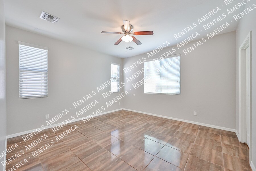 Building Photo - 15573 W Laurel Ln