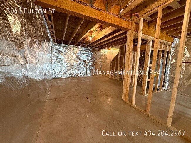Building Photo - 3043 Fulton St
