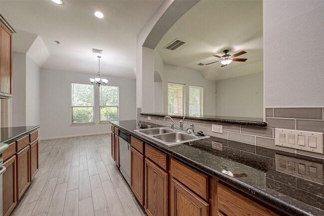 Building Photo - 18302 N Elizabeth Shore Loop