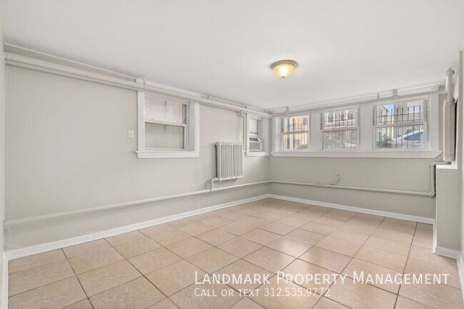 Building Photo - 3742 W Diversey Ave