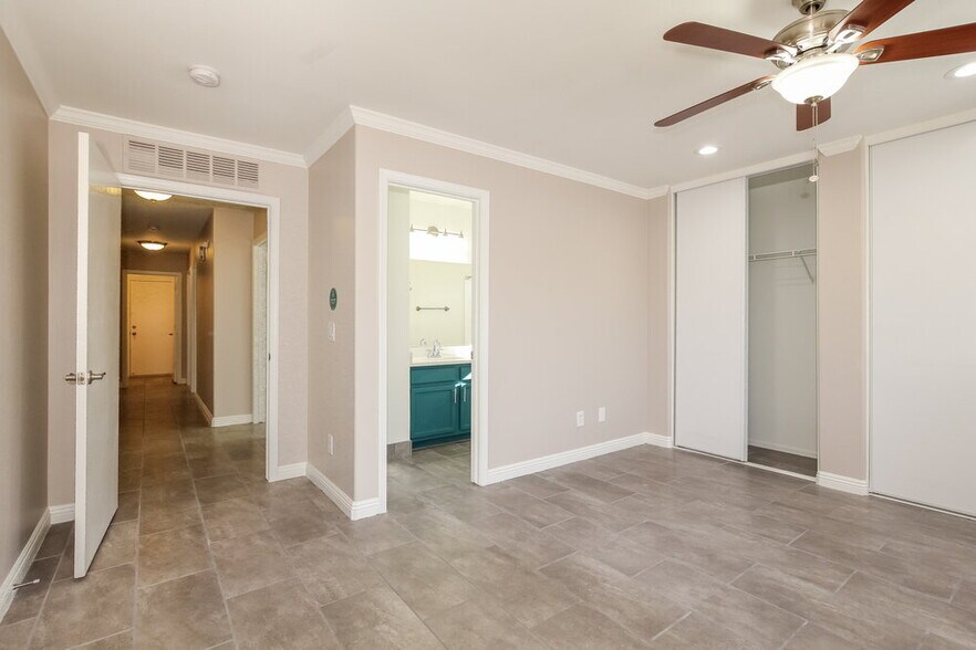Building Photo - 12702 W Aster Dr