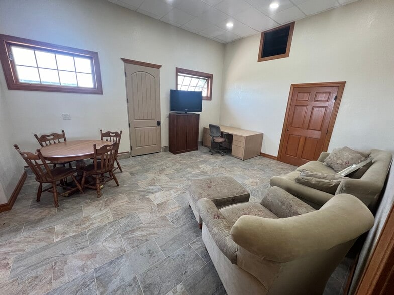 Building Photo - 1328 Chariot Ct