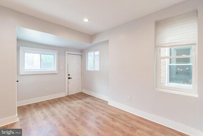 Building Photo - 5111 Willows Ave