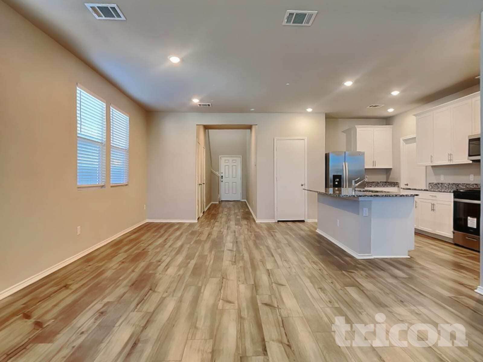 Building Photo - 5124 Saddle Clb Dr