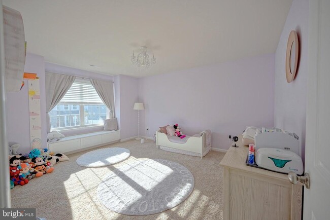 Building Photo - 65 Westmont Dr