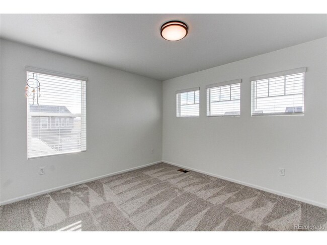 Building Photo - 27330 E 10th Dr