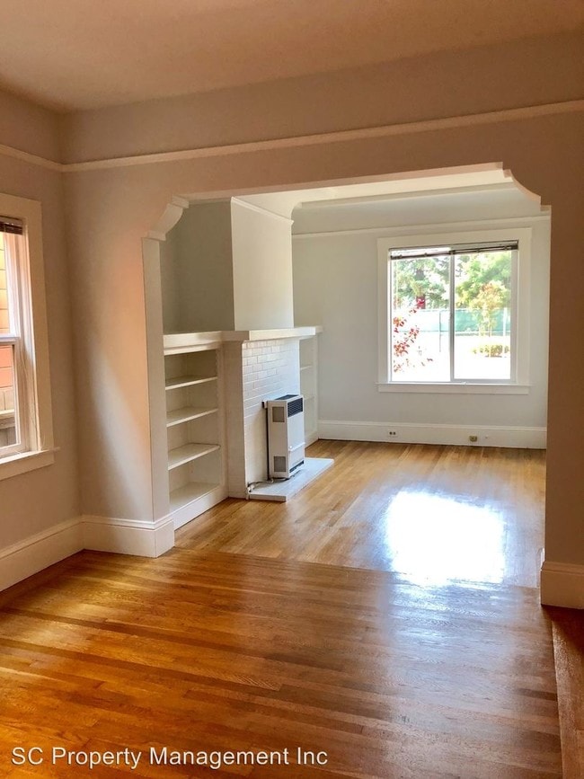 Building Photo - 1005 Burlingame