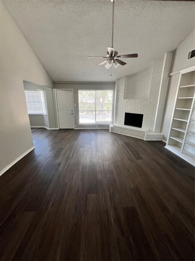 Building Photo - 22318 Meadowgate Dr