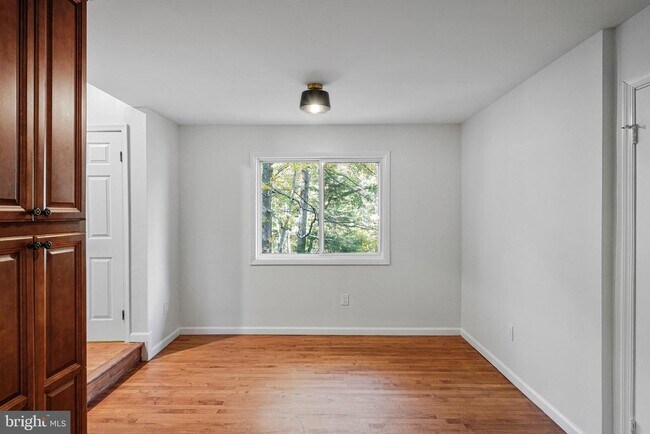Building Photo - 8115 King Arthurs Ct