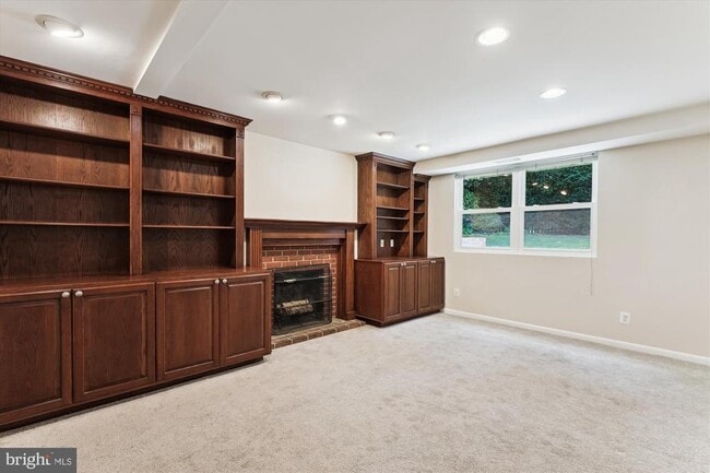 Building Photo - 6916 Southridge Dr