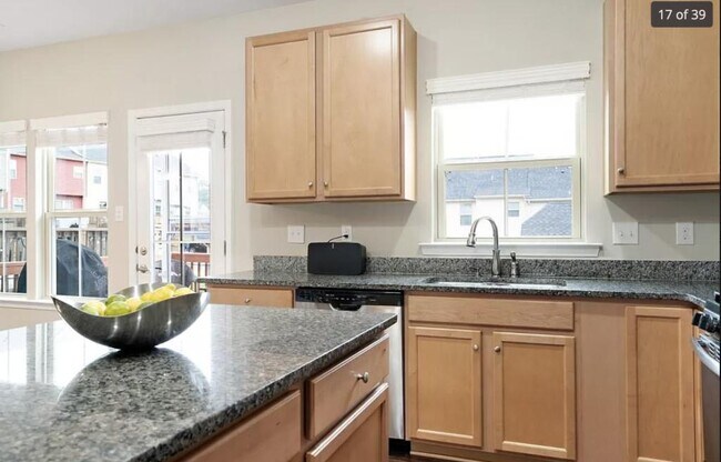 Building Photo - 16621 Gossamer Dr