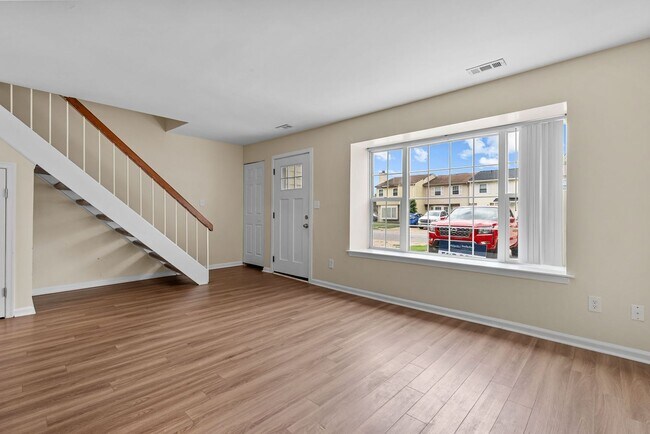 Building Photo - Charming 3-Bedroom Townhome in Virginia Beach.