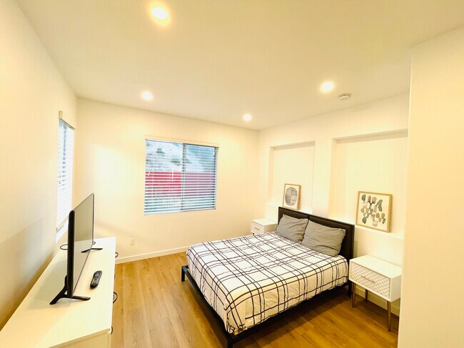 Building Photo - 38343 Bonino Dr