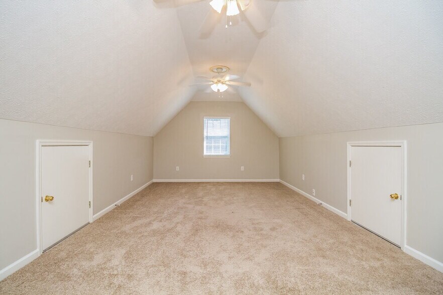 Building Photo - 607 Doral Pointe