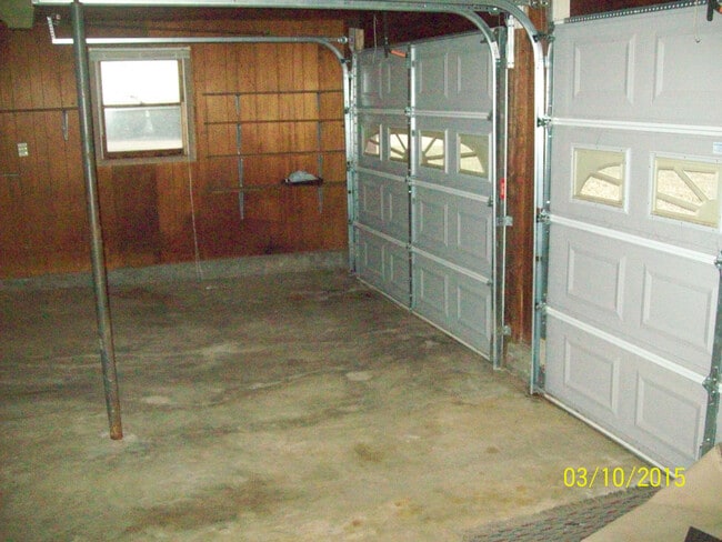 Building Photo - FARMINGTON - Historic downtown location / ...