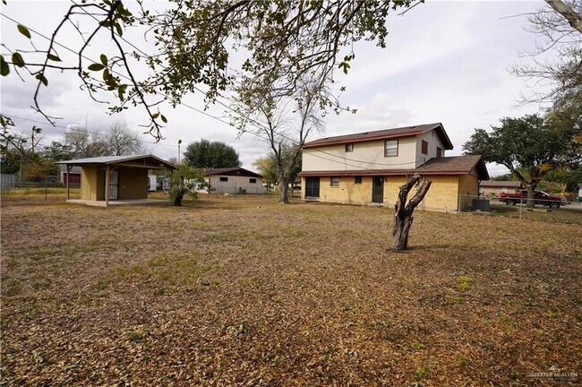 Building Photo - 204 E Gomez Dr