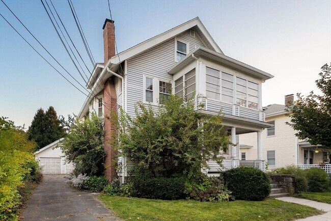 Building Photo - 133 Willow St