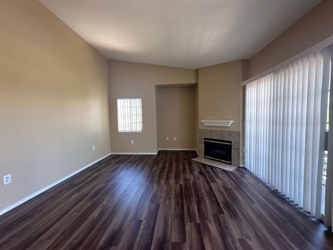Building Photo - Adorable 3 bedroom Las Vegas Nv condo