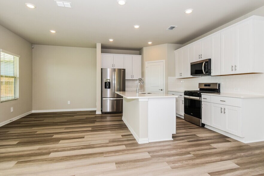 Building Photo - 975 Dayflower Ct