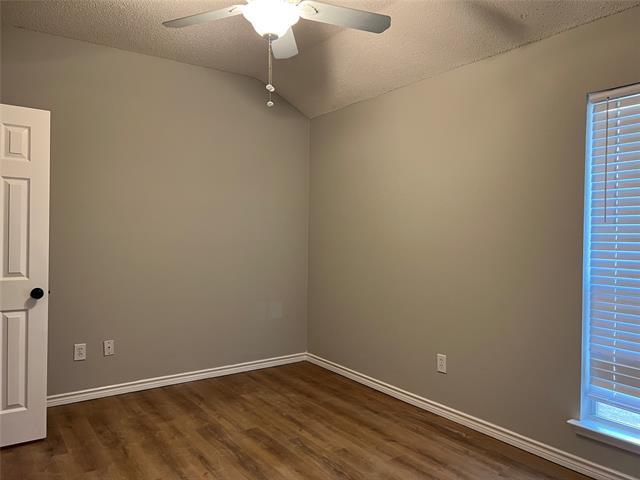 Building Photo - 421 Parkshire Dr