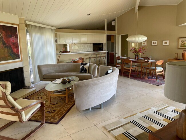 Building Photo - 37800 Da Vall Dr