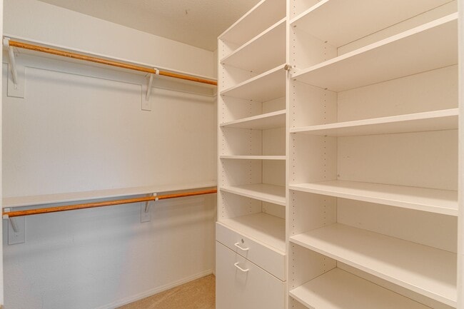 Building Photo - WONDERFUL 3 BEDROOM PLUS DEN 1 STORY HOME. CASITA WITH OWN BATHROOM! GATED COMMUNITY!