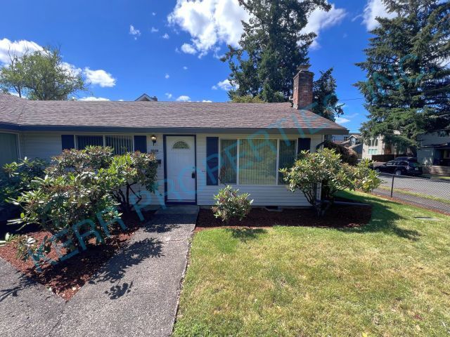 Primary Photo - 3520 SE 67th Ave
