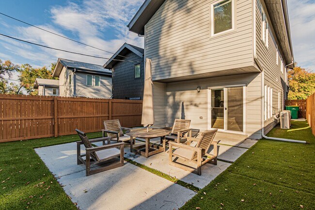 Building Photo - Contemporary 3BD, 2.5BA Edgewood Home with Fenced Yard and Carport