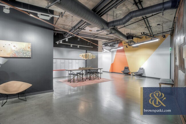 Building Photo - 45 Bartlett St