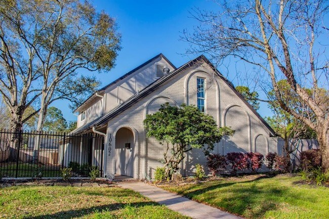 Primary Photo - 10602 Riverview Dr