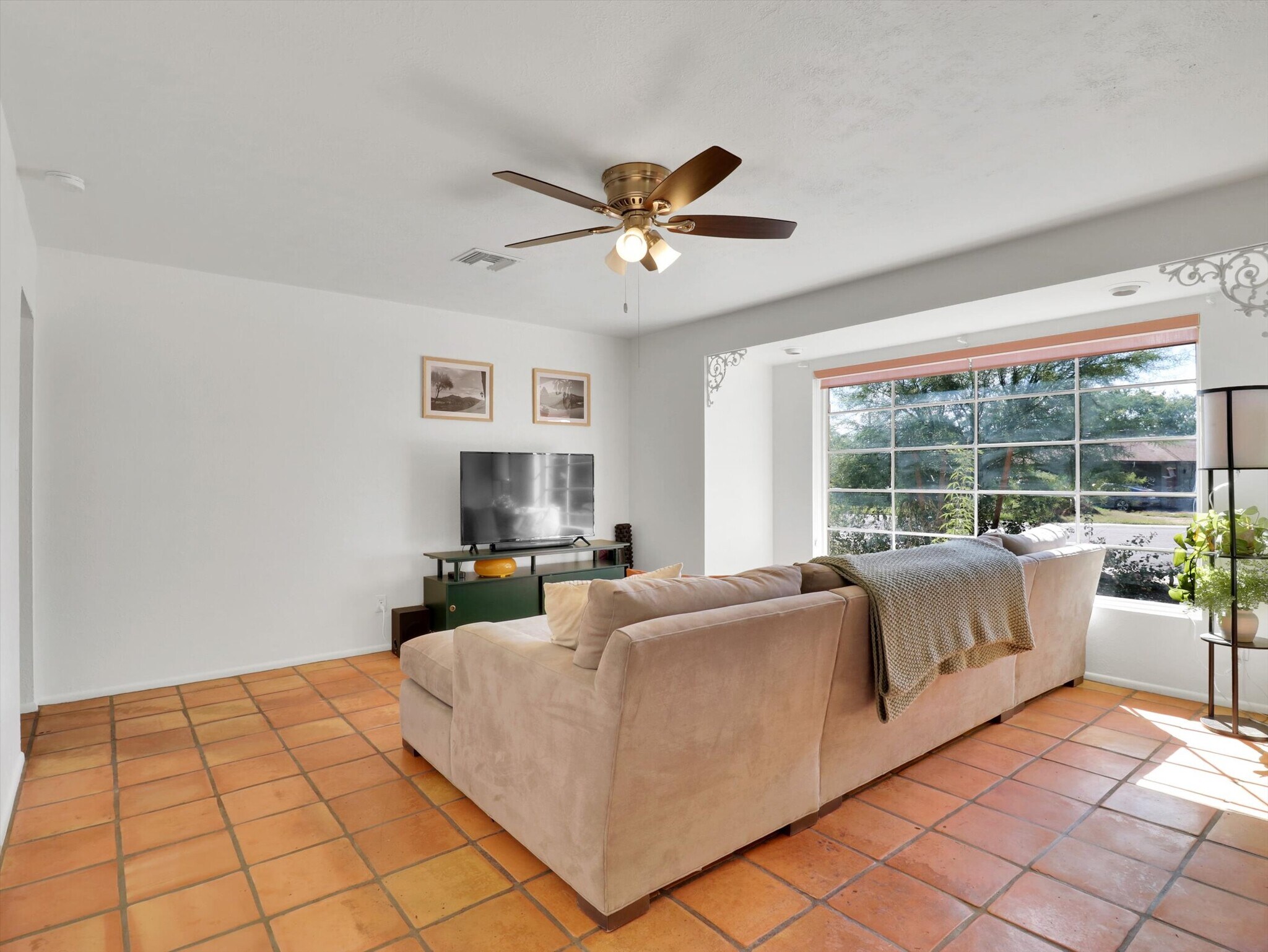 Building Photo - 1022 E Keim Dr