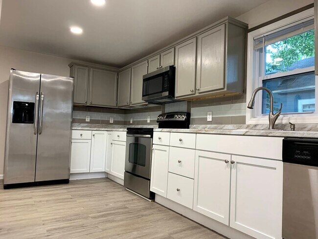 Kitchen - 611 4th St NW